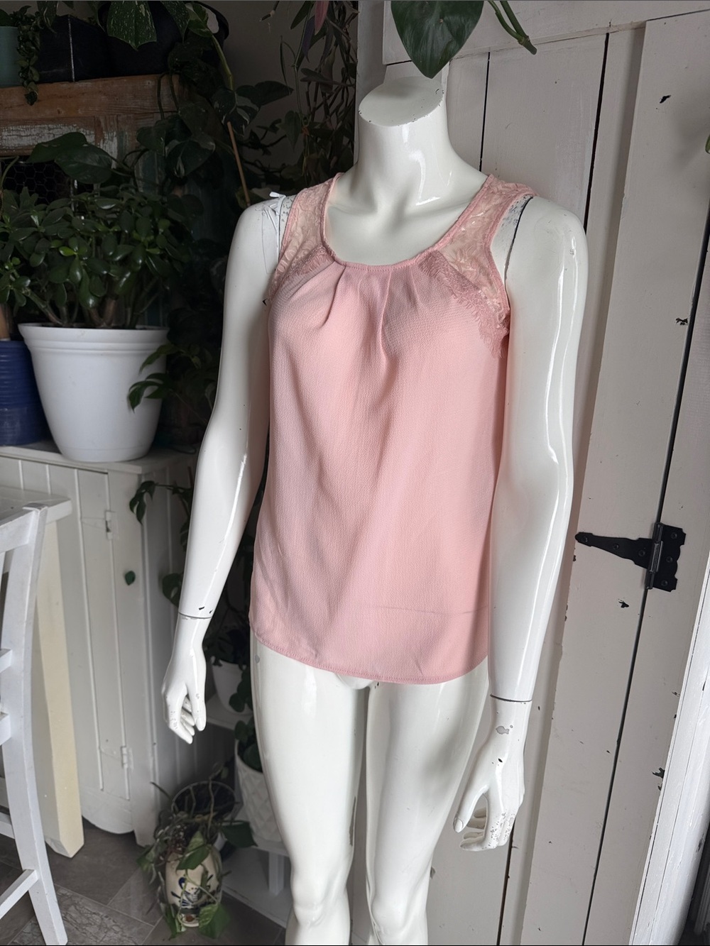 Suzy Shier Women's blush Pink Lace-Trim Sleeveless Top NWOT